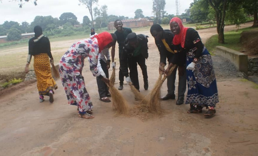 Mzuzu University Muslim Students Cheer Up Inmates