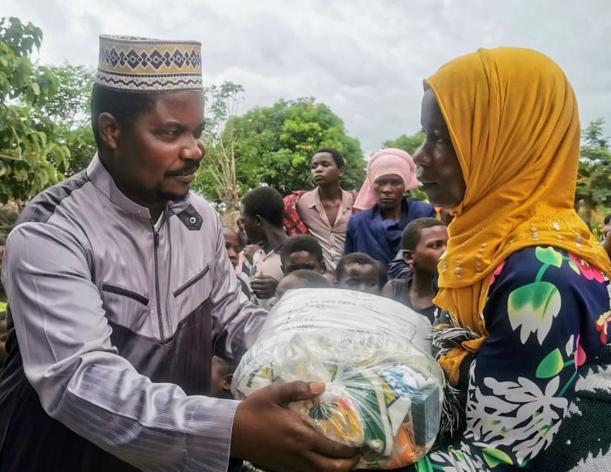 Well-Wisher Distributes  Ramadhan Packs to Muslims in Nkhotakota