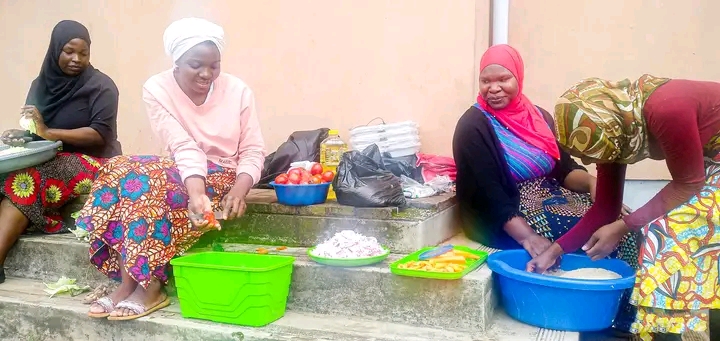 Exploits University Muslim Students Break Fasting with Inmates